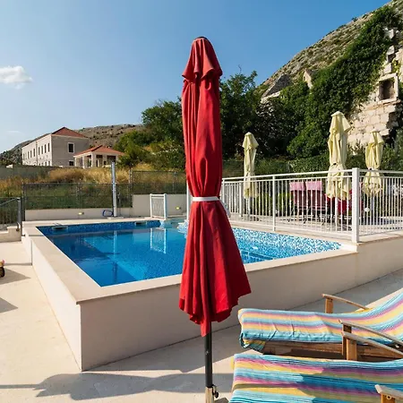 2 Bedroom Stunning In Holiday home Podstrana