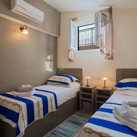 Cozy In Ferienhaus Podstrana